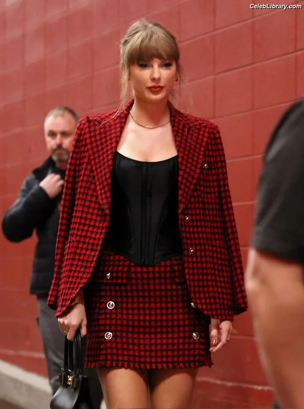 Taylor Swift photo 7 of 4190