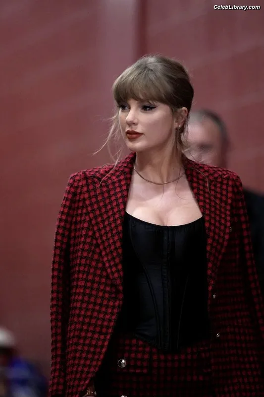 Taylor Swift photo 8 of 4190