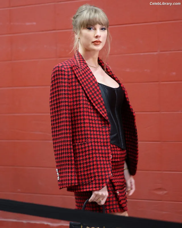 Taylor Swift photo 10 of 4190