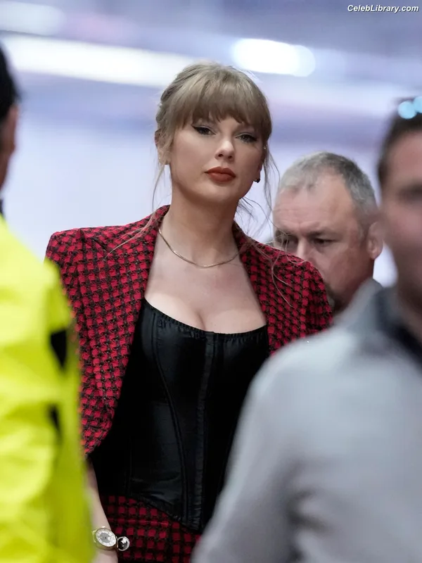 Taylor Swift photo 15 of 4190