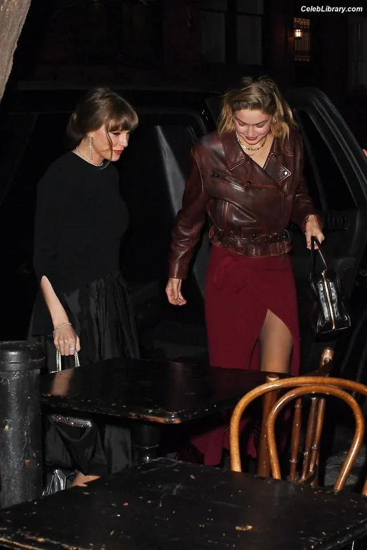 Taylor Swift photo 20 of 4190