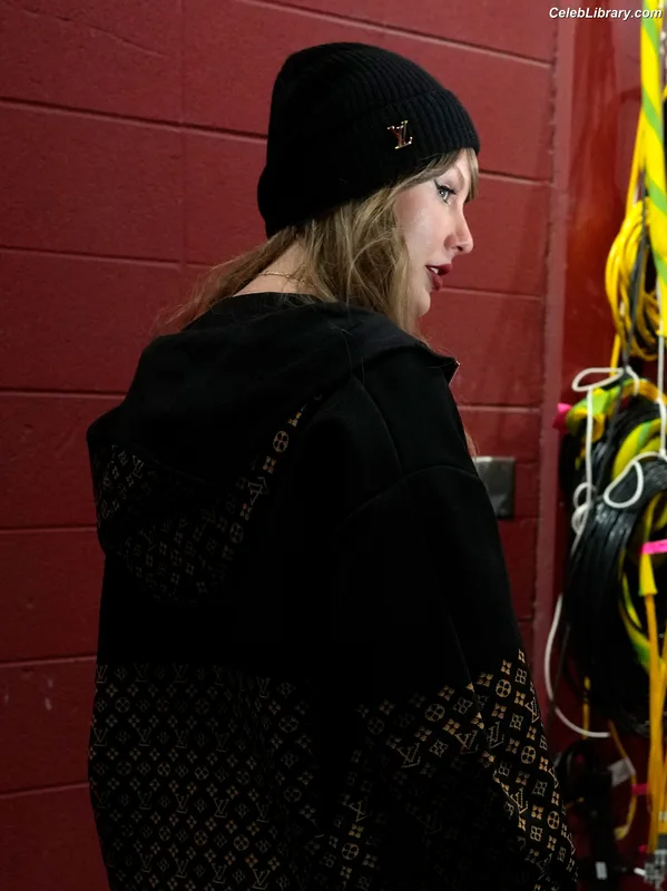 Taylor Swift photo 11 of 4190