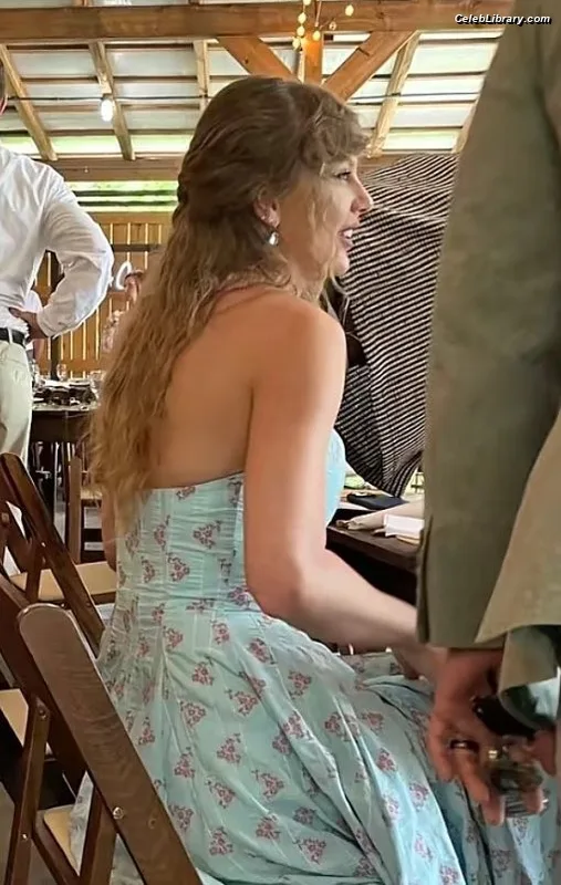 Taylor Swift photo 22 of 4190
