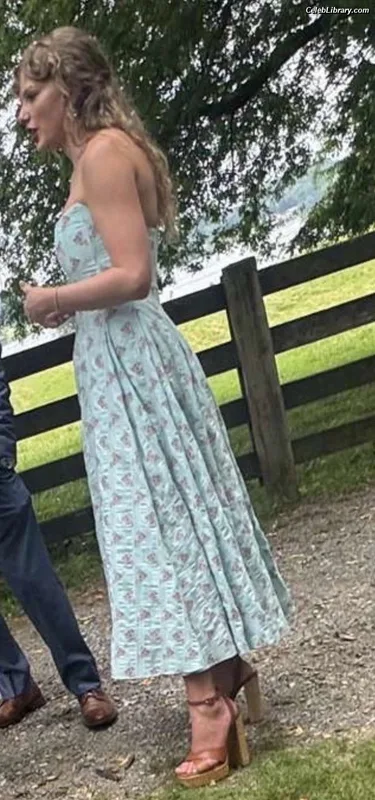 Taylor Swift photo 3 of 4190