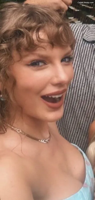 Taylor Swift photo 4 of 4190