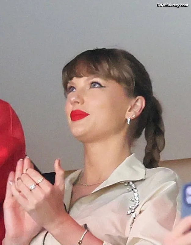 Taylor Swift photo 5 of 4190
