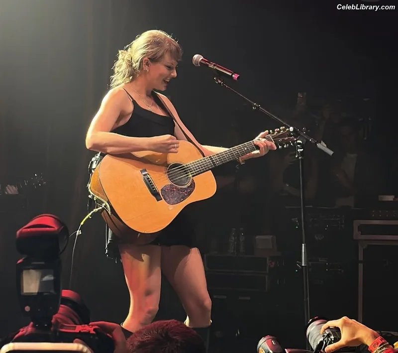 Taylor Swift photo 15 of 4190