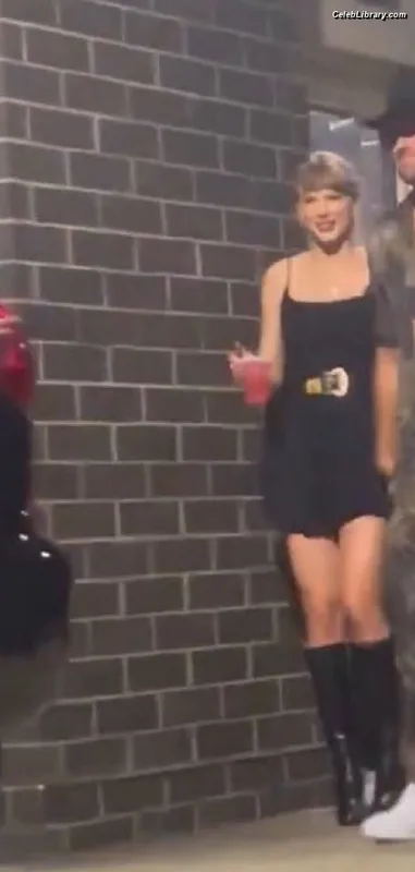 Taylor Swift photo 17 of 4190
