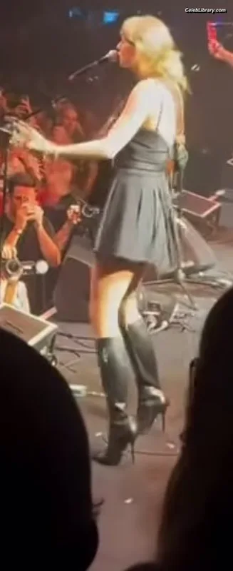 Taylor Swift photo 19 of 4190