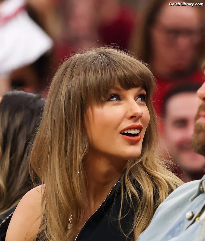 Taylor Swift photo 1 of 4190