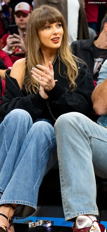 Taylor Swift photo 2 of 4190