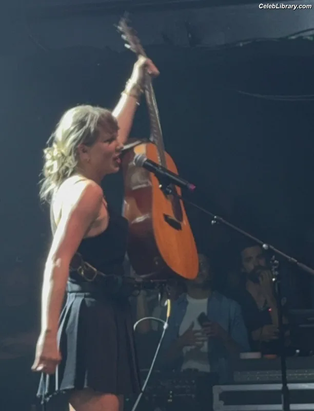 Taylor Swift photo 21 of 4190