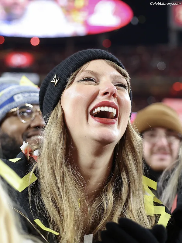 Taylor Swift photo 16 of 4190
