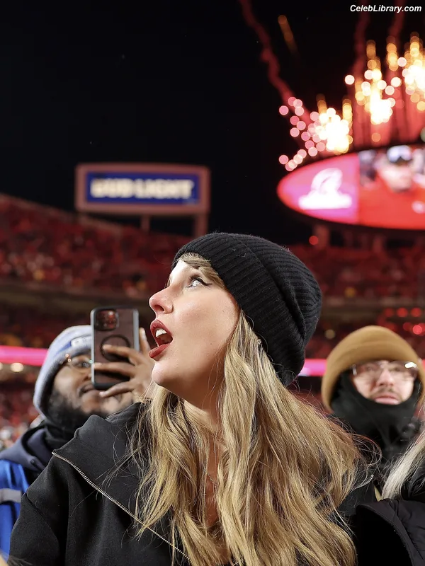 Taylor Swift photo 16 of 4190