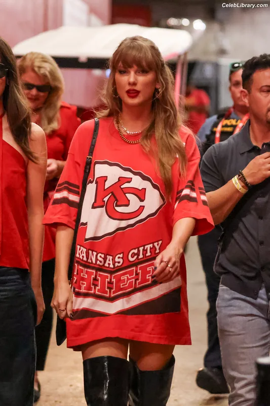Taylor Swift photo 9 of 4190