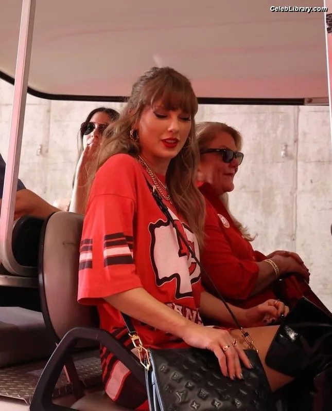 Taylor Swift photo 18 of 4190
