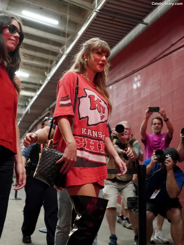 Taylor Swift photo 10 of 4190
