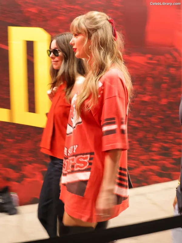 Taylor Swift photo 11 of 4190