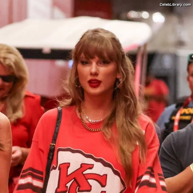 Taylor Swift photo 13 of 4190