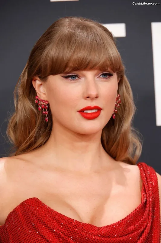 Taylor Swift photo 18 of 4190