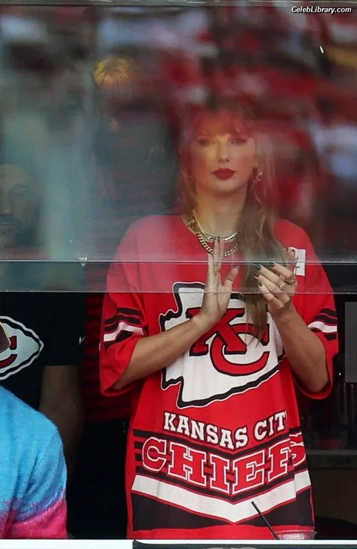 Taylor Swift photo 19 of 4190