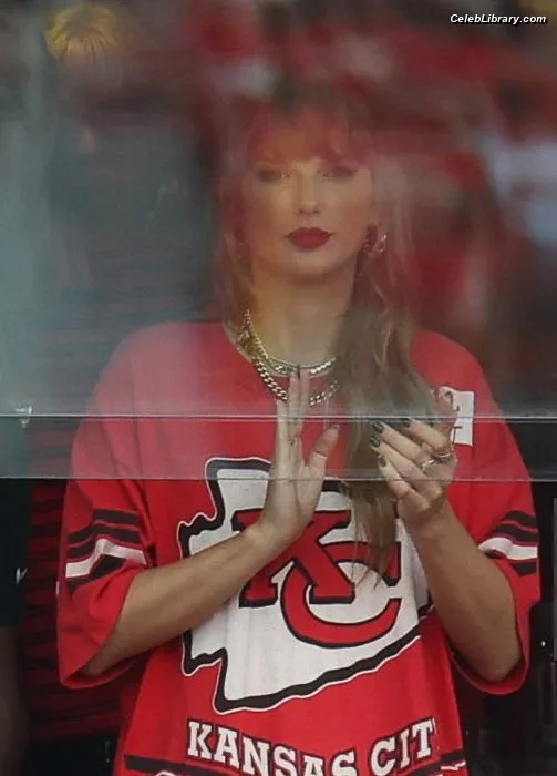 Taylor Swift photo 13 of 4190