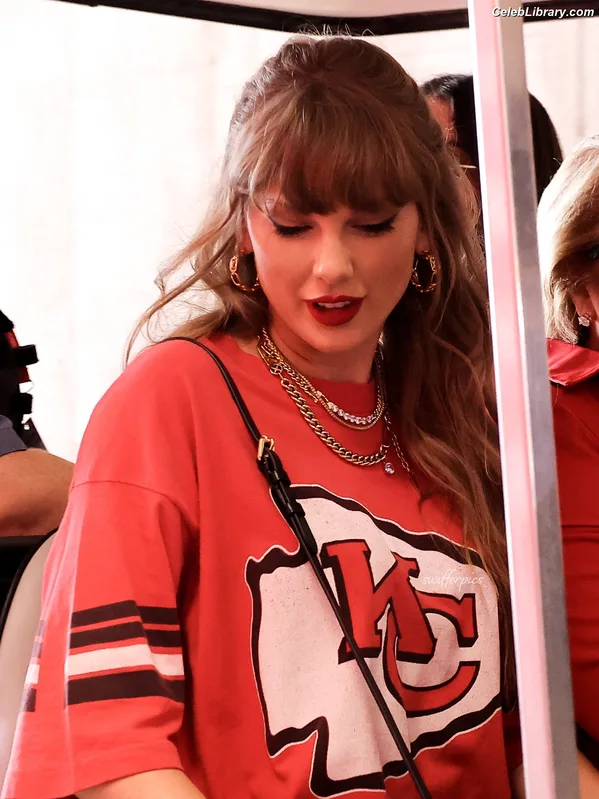 Taylor Swift photo 14 of 4190