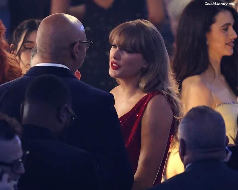 Taylor Swift photo 12 of 4190