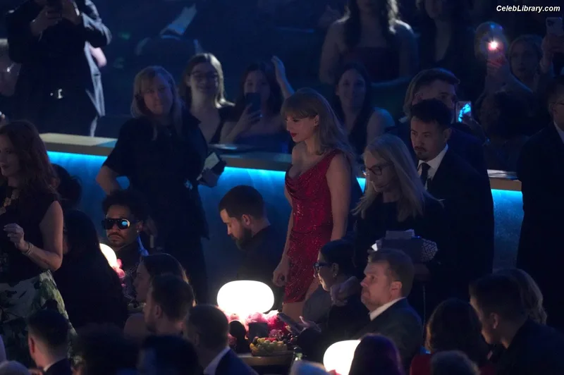 Taylor Swift photo 24 of 4190