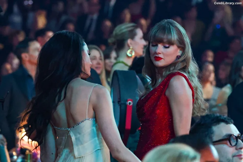 Taylor Swift photo 16 of 4190