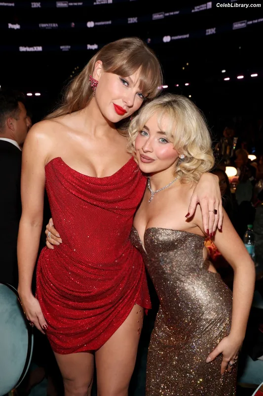 Taylor Swift photo 24 of 4190