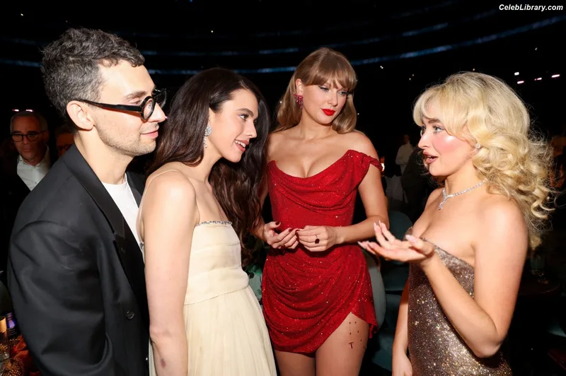 Taylor Swift photo 2 of 4190