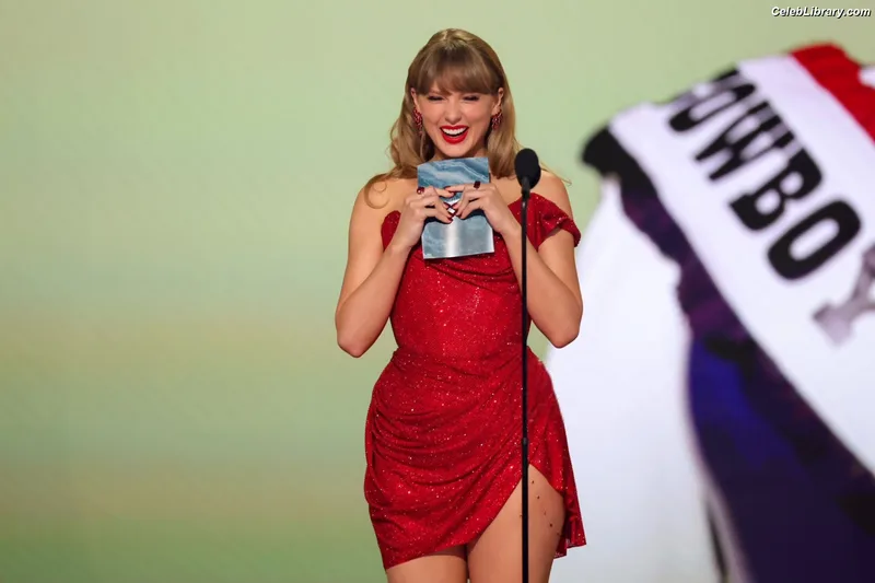 Taylor Swift photo 17 of 4190