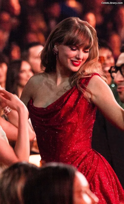 Taylor Swift photo 17 of 4190