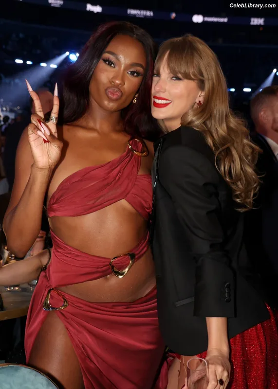 Taylor Swift photo 14 of 4190