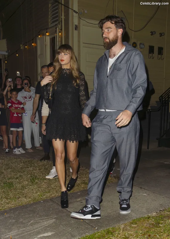 Taylor Swift photo 16 of 4190