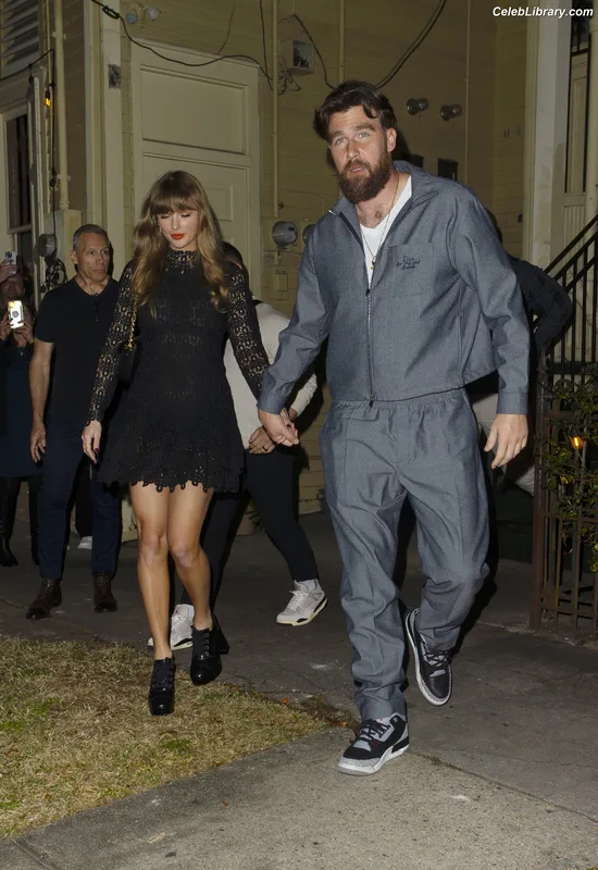 Taylor Swift photo 14 of 4190