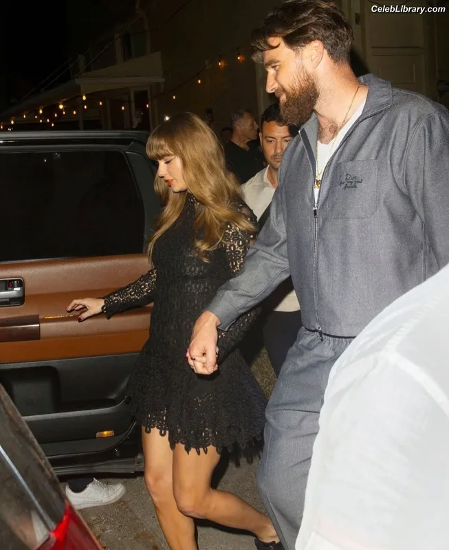 Taylor Swift photo 21 of 4190