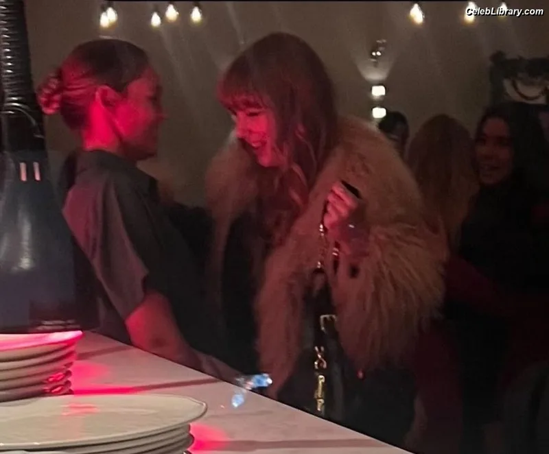 Taylor Swift photo 5 of 4190