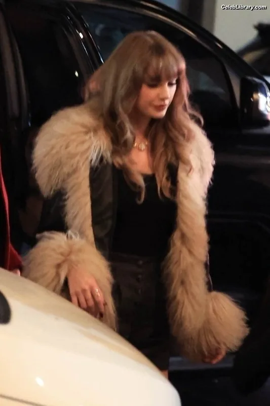 Taylor Swift photo 23 of 4190