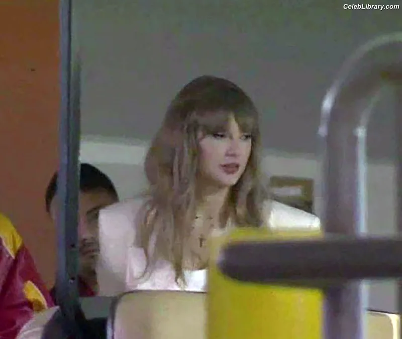 Taylor Swift photo 24 of 4190