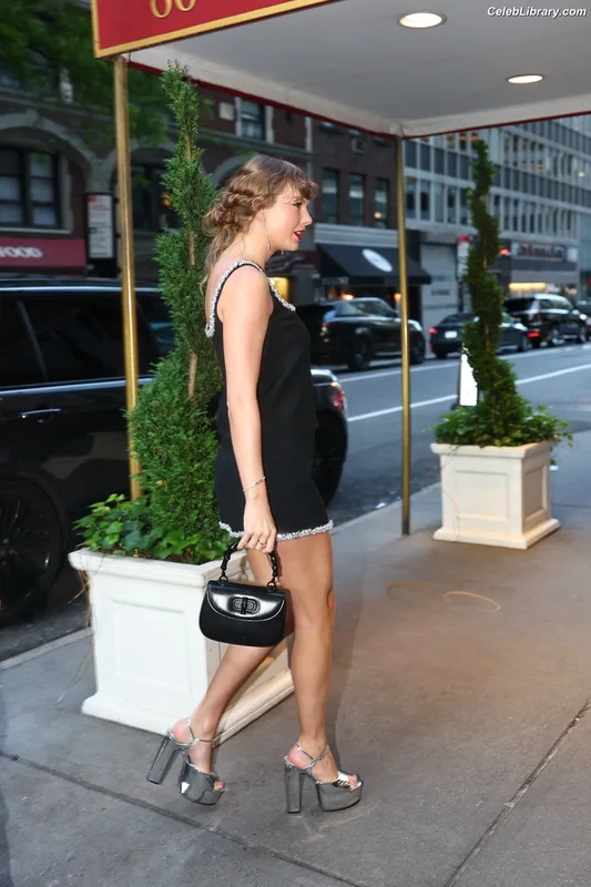 Taylor Swift photo 5 of 4190