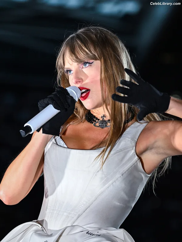 Taylor Swift photo 22 of 4190