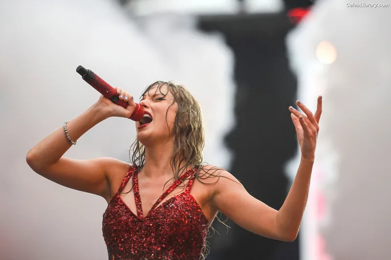 Taylor Swift photo 13 of 4190