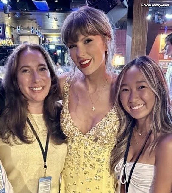 Taylor Swift photo 4 of 4190