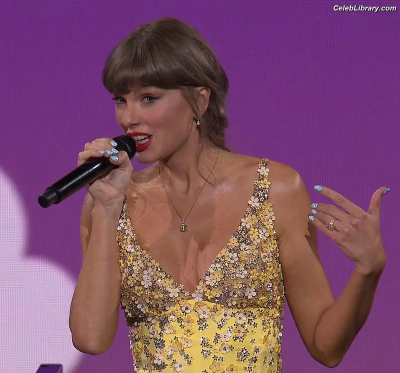 Taylor Swift photo 18 of 4190