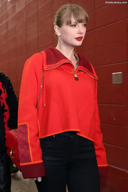 Taylor Swift photo 10 of 4190