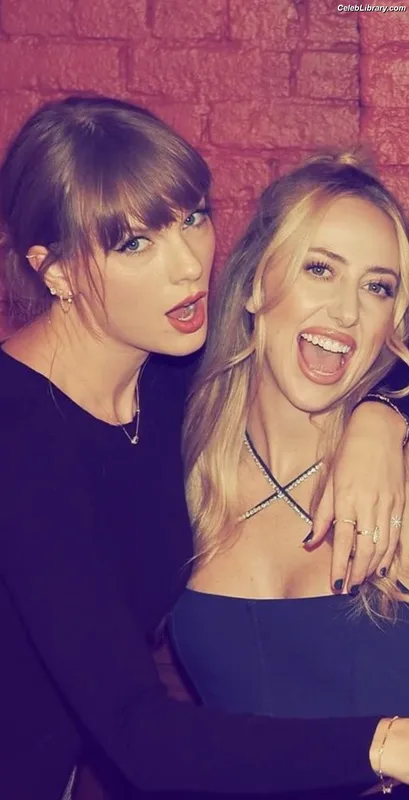 Taylor Swift photo 22 of 4190
