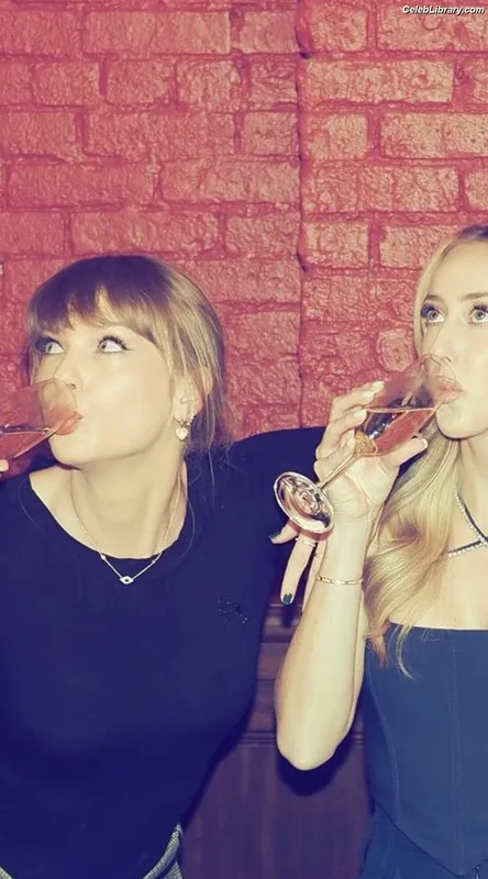 Taylor Swift photo 10 of 4190