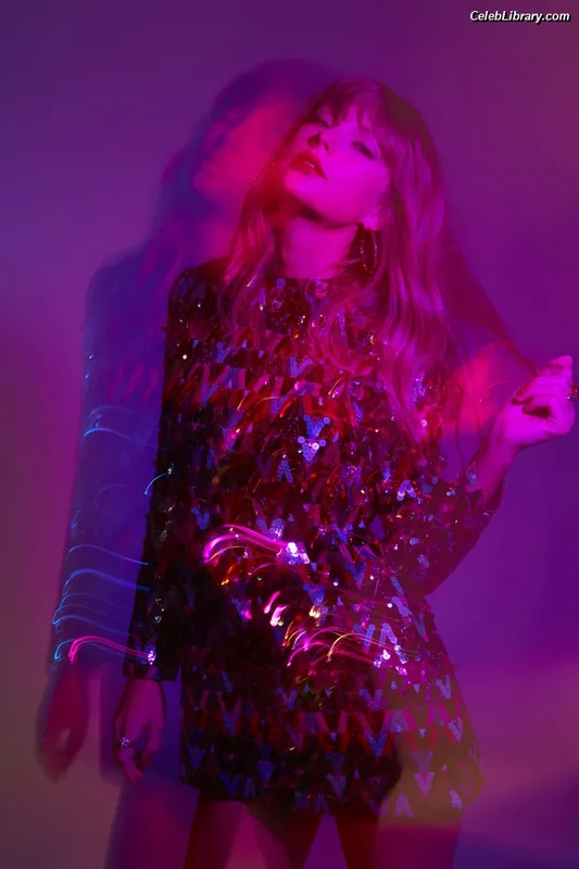 Taylor Swift photo 12 of 4190